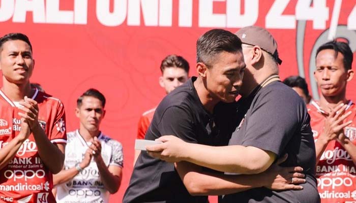 Penghargaan Bali United untuk Fadil Sausu Sang Legenda